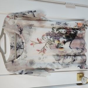 Beautiful and comfortable top - lightweight stretchy gauze material. Sz XL